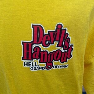 Devils hangout Grand Cayman yellow/gold  Tshirt size 3 XL short sleeve